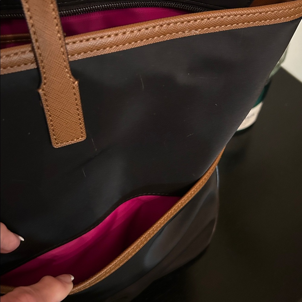 New MICHEAL MICHEAL KORS KEMPTON XL Pocket Overnight Black/ Brown Tote Bag - Picture 4 of 13